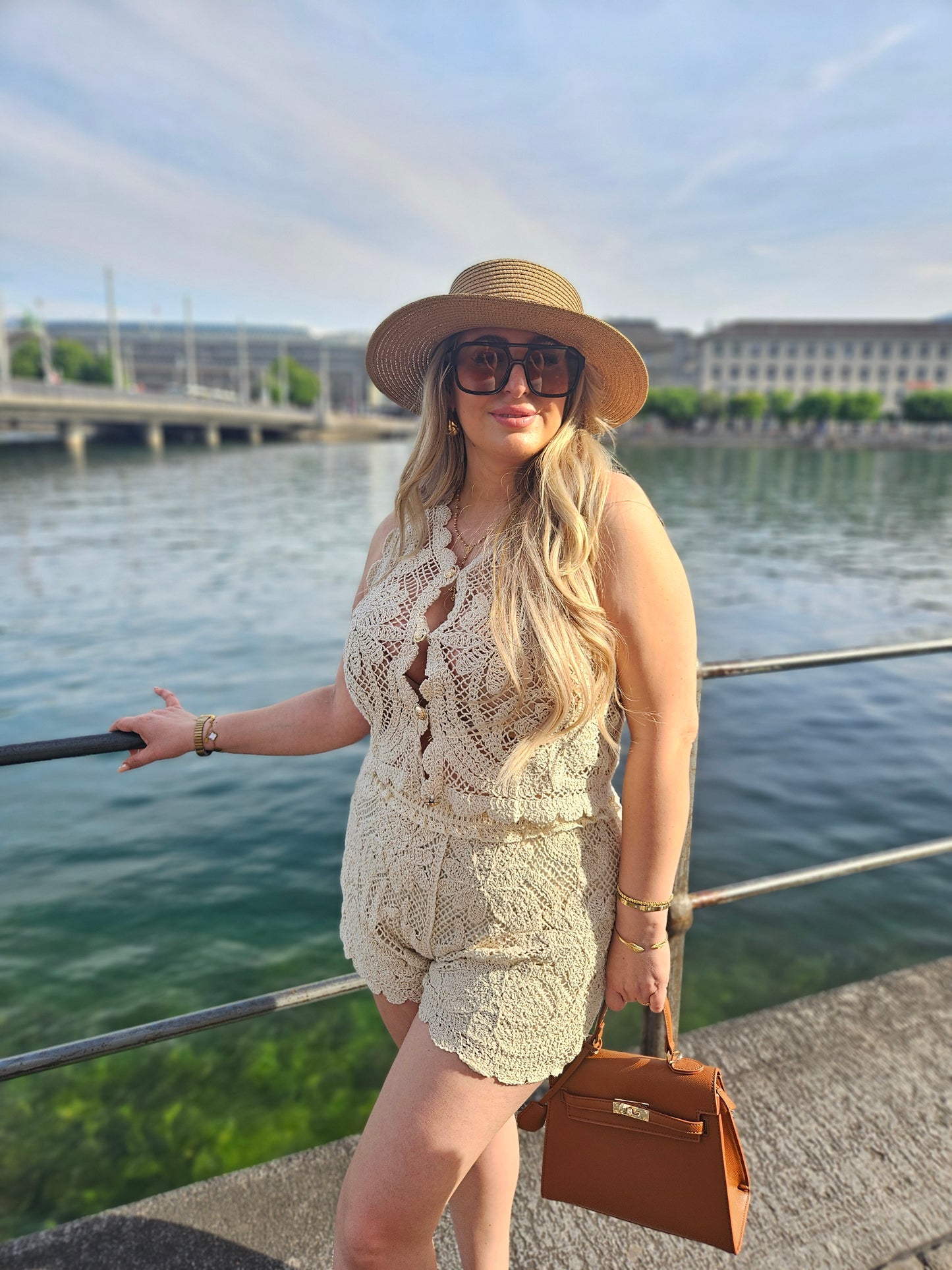 Ecru Crochet Shorts Set mit Häkelstruktur