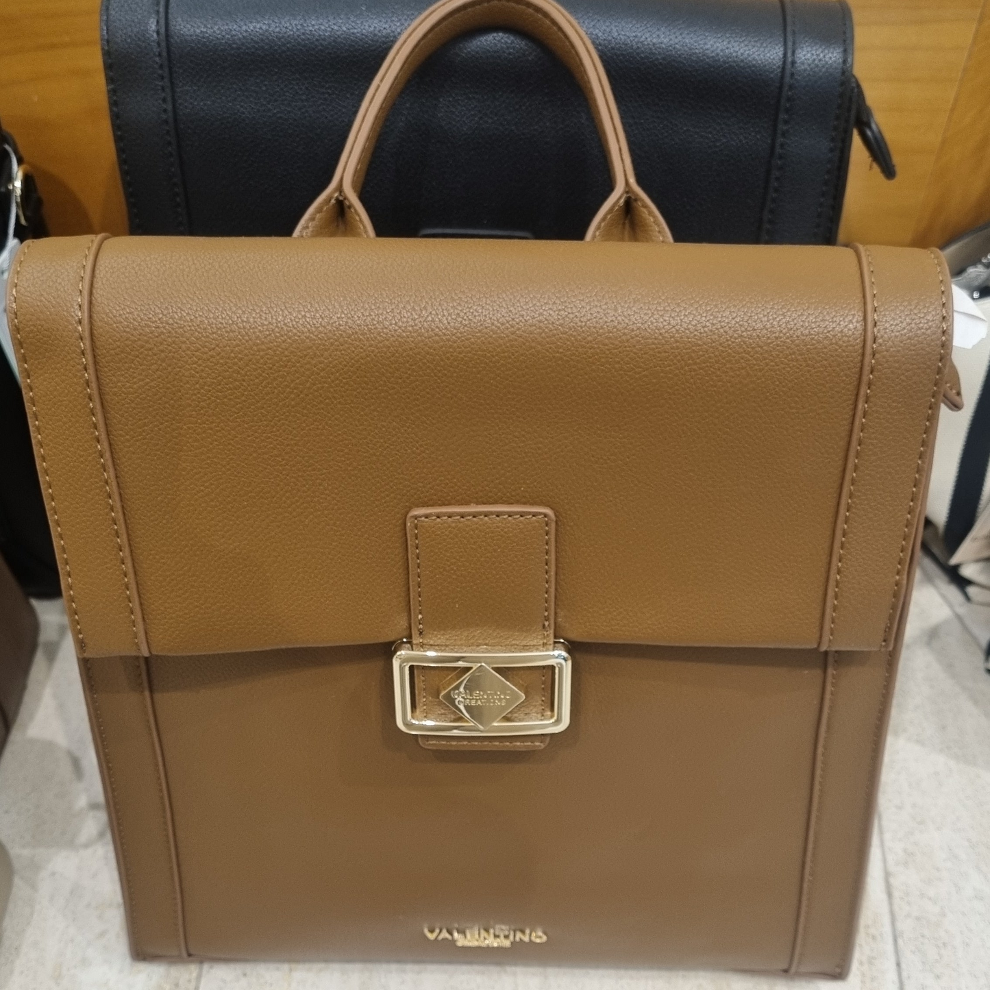 Camel Satchel Tasche mit goldfarbenem Verschluss