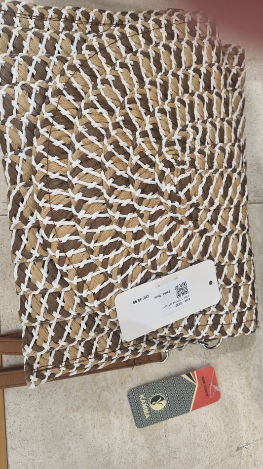 Beige-goldene Strohtasche mit Metallstreifen