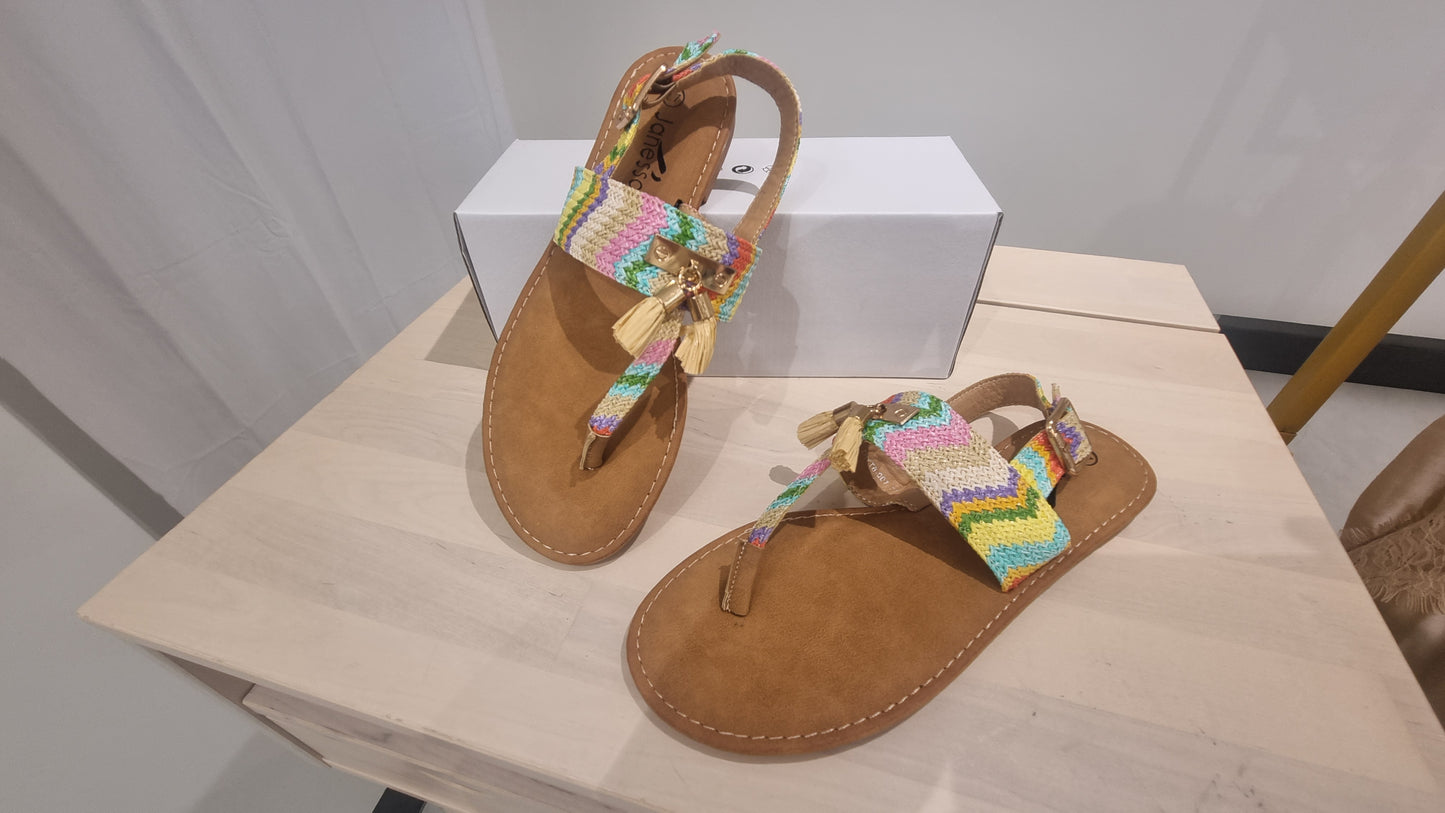 Mehrfarbige Sandalen mit Chevron-Riemen & Quasten