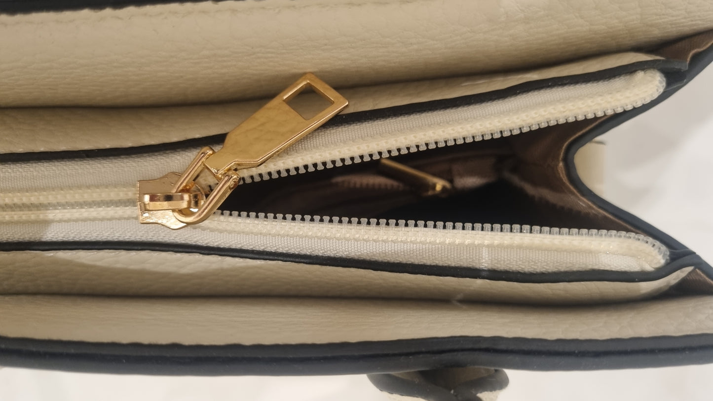 Strukturierte Handtasche mit Schal-Detail