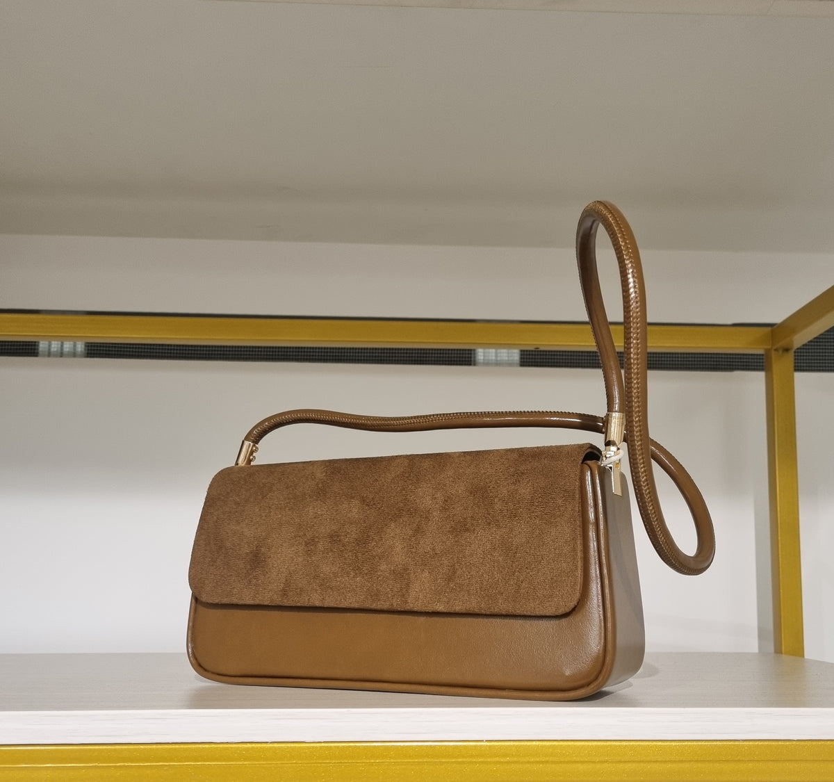 Clutch mit Textur