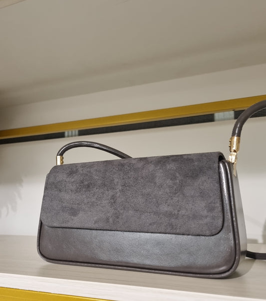 Clutch mit Textur