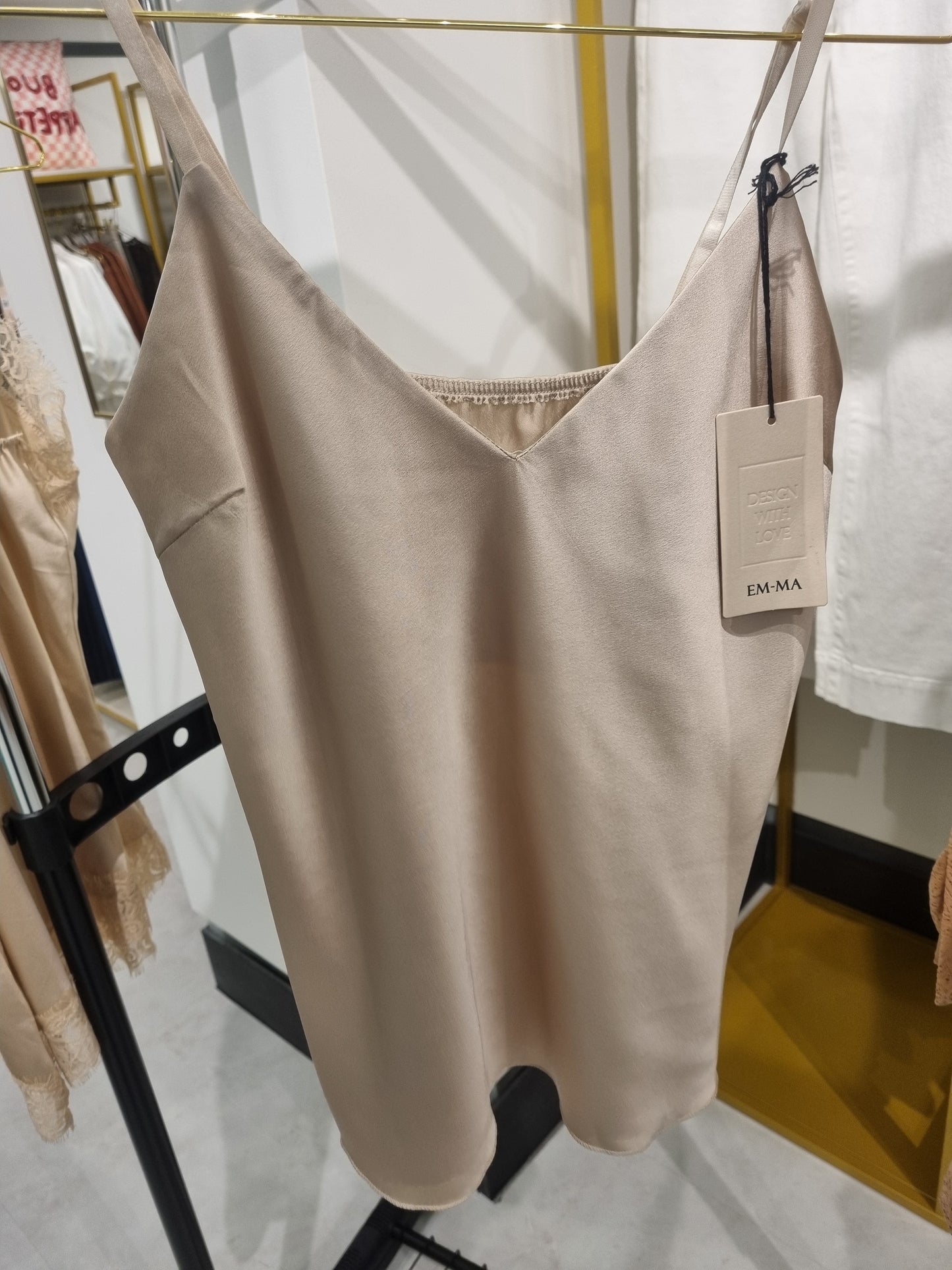 Beiges Satin Camisole Top mit V-Ausschnitt
