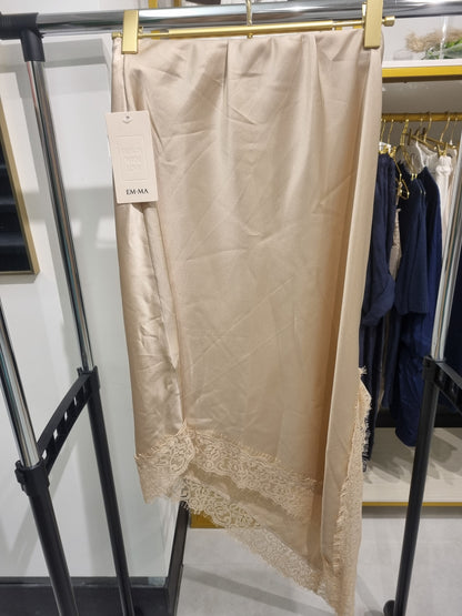 Beiger Satin Rock mit Spitzen-Details