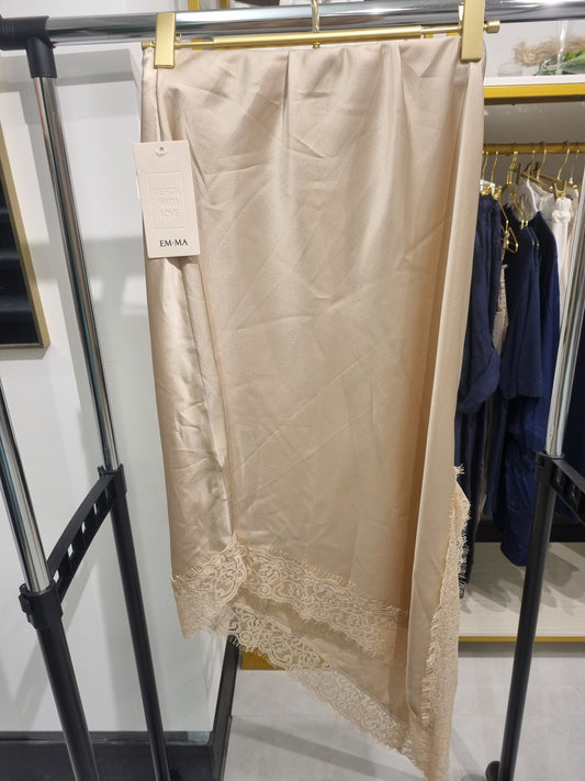 Beiger Satin Rock mit Spitzen-Details