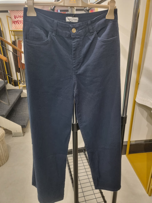 dunkelblaue Hose mit geradem Bein
