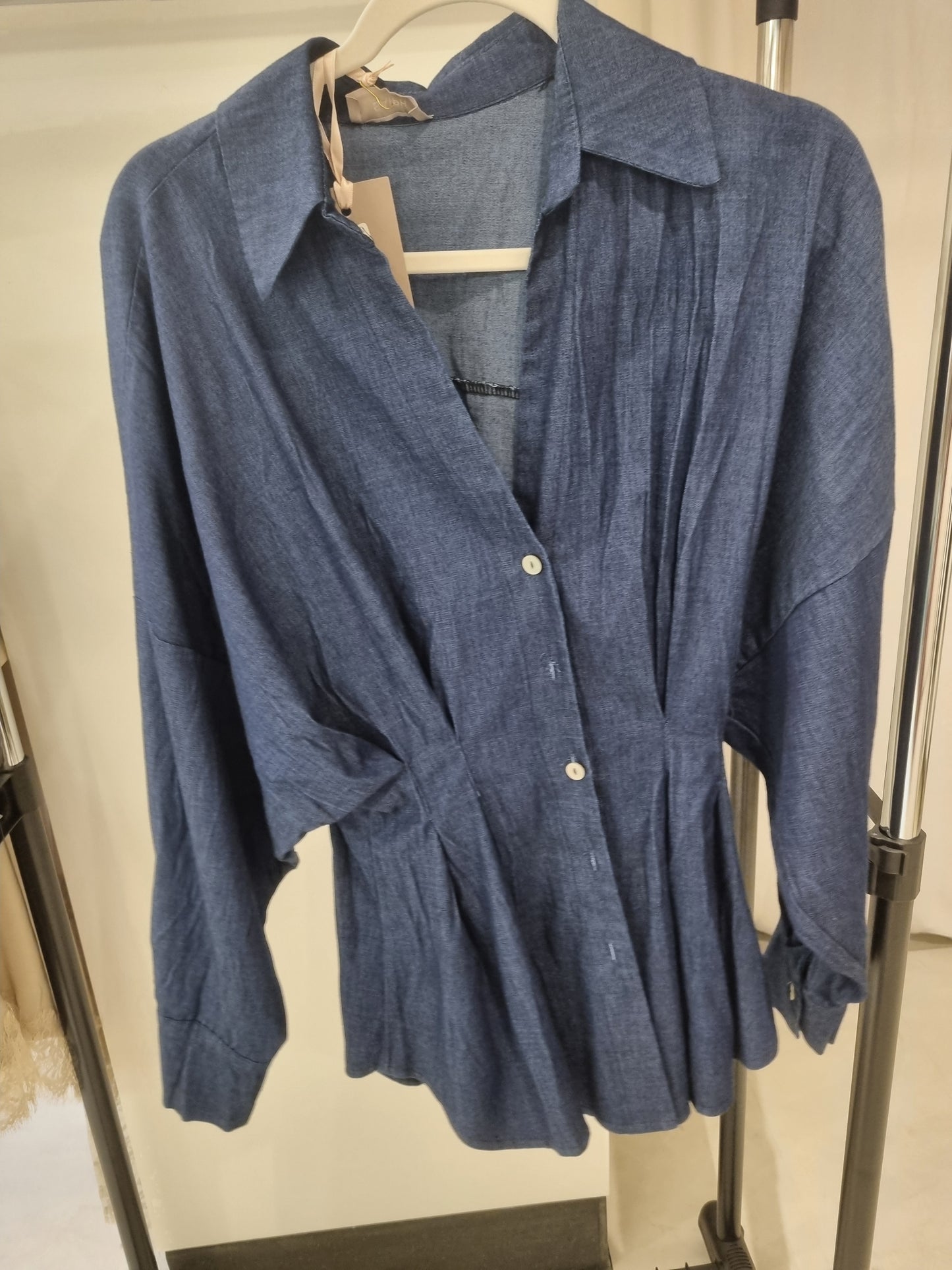Denim Hemd mit Kragen und Taillenfalten