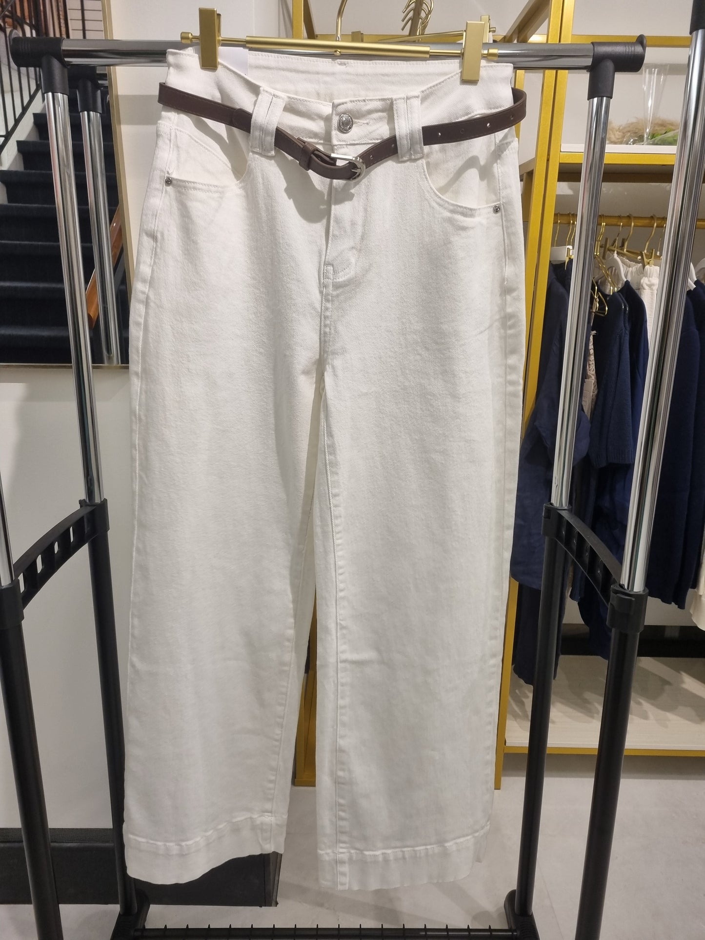 Weiße High-Waist Wide-Leg Hose mit Gürtel