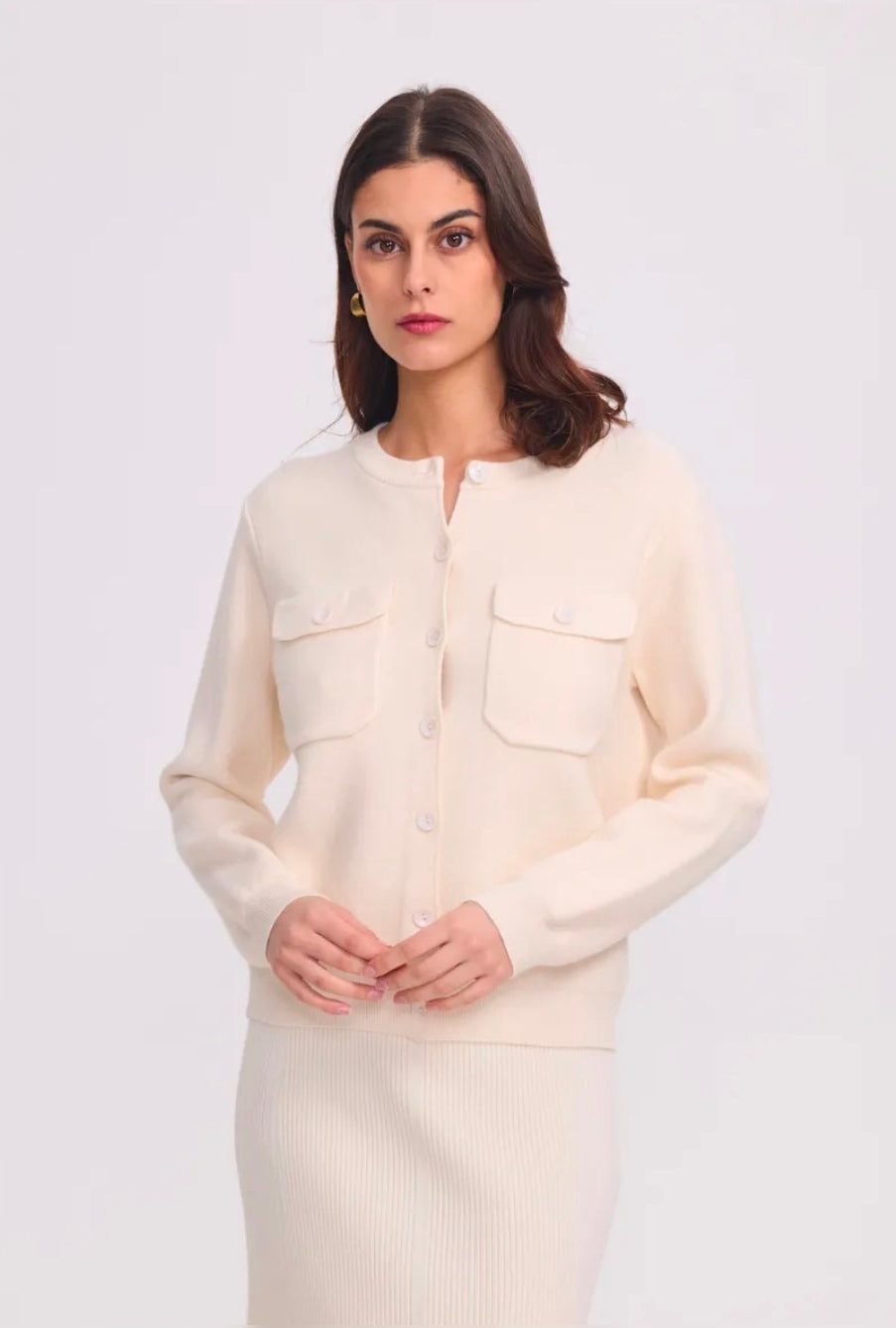 Weißer Cardigan mit Brusttaschen & Knopfverschluss