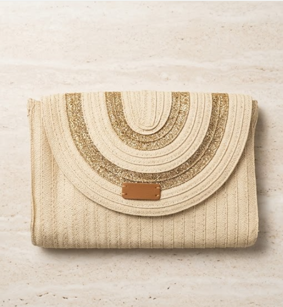 Beige-goldene Strohtasche mit Metallstreifen