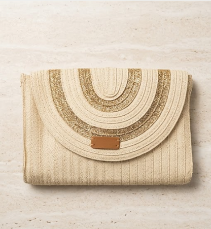 Beige-goldene Strohtasche mit Metallstreifen