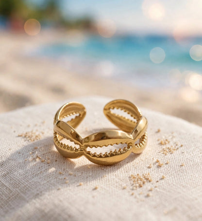 Caya Ring – Wasserfester Kaurimuschel Ring vergoldet